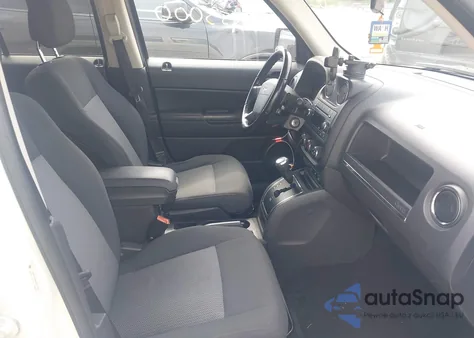 2010 Jeep Patriot Sport z USA, uszkodzony, nr VIN 1J4NT1GA8AD621184